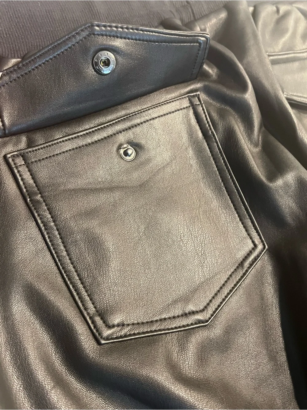 Splendid Black Faux Leather Jogger Pants size L - Picture 9 of 10